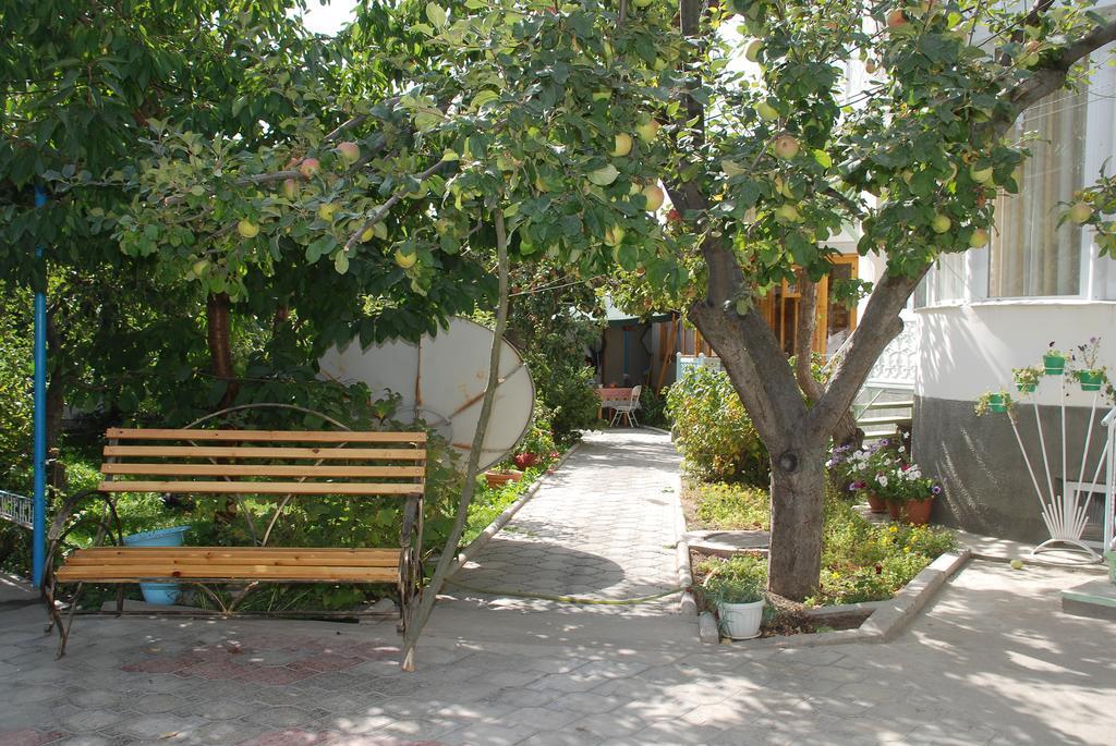 Hotel " У Татьяны" Cholpon-Ata Exterior foto