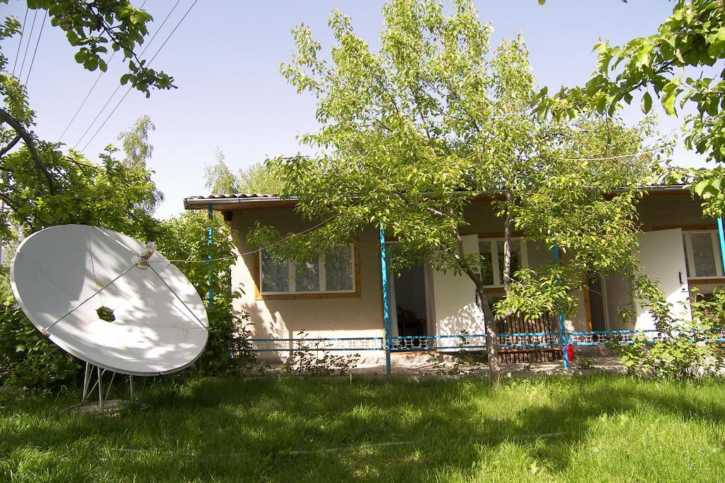 Hotel " У Татьяны" Cholpon-Ata Exterior foto