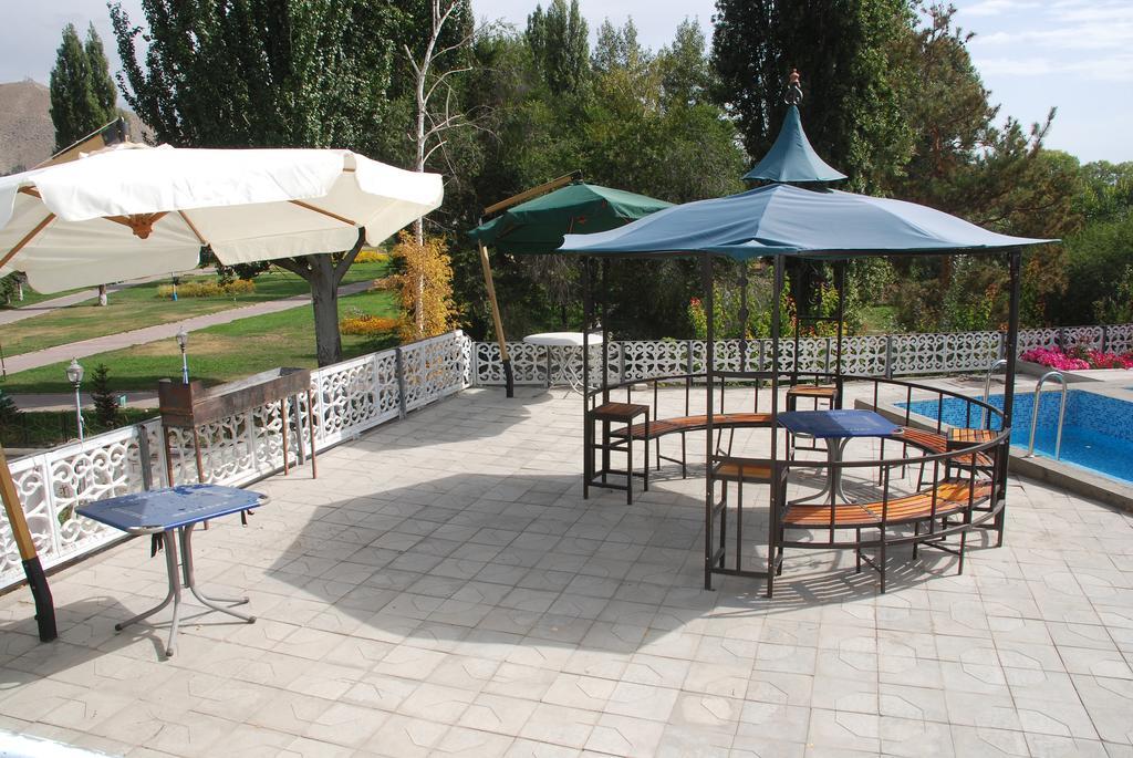 Hotel " У Татьяны" Cholpon-Ata Exterior foto