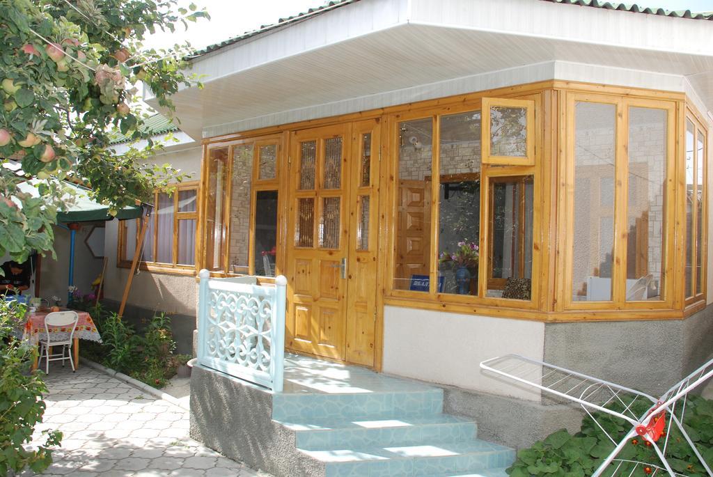Hotel " У Татьяны" Cholpon-Ata Exterior foto